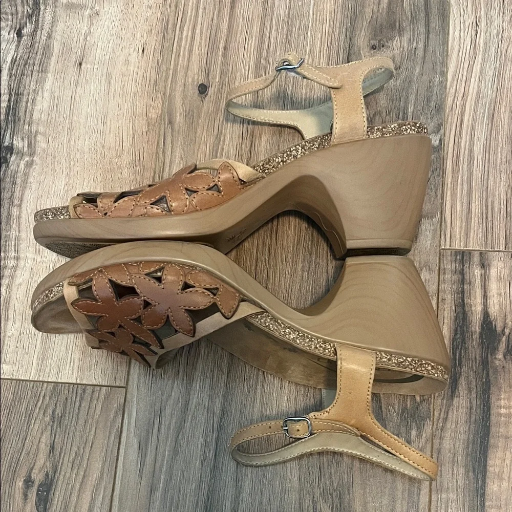 Dansko leather Coquette floral cutout sandals (WS 1) - Picture 6 of 7